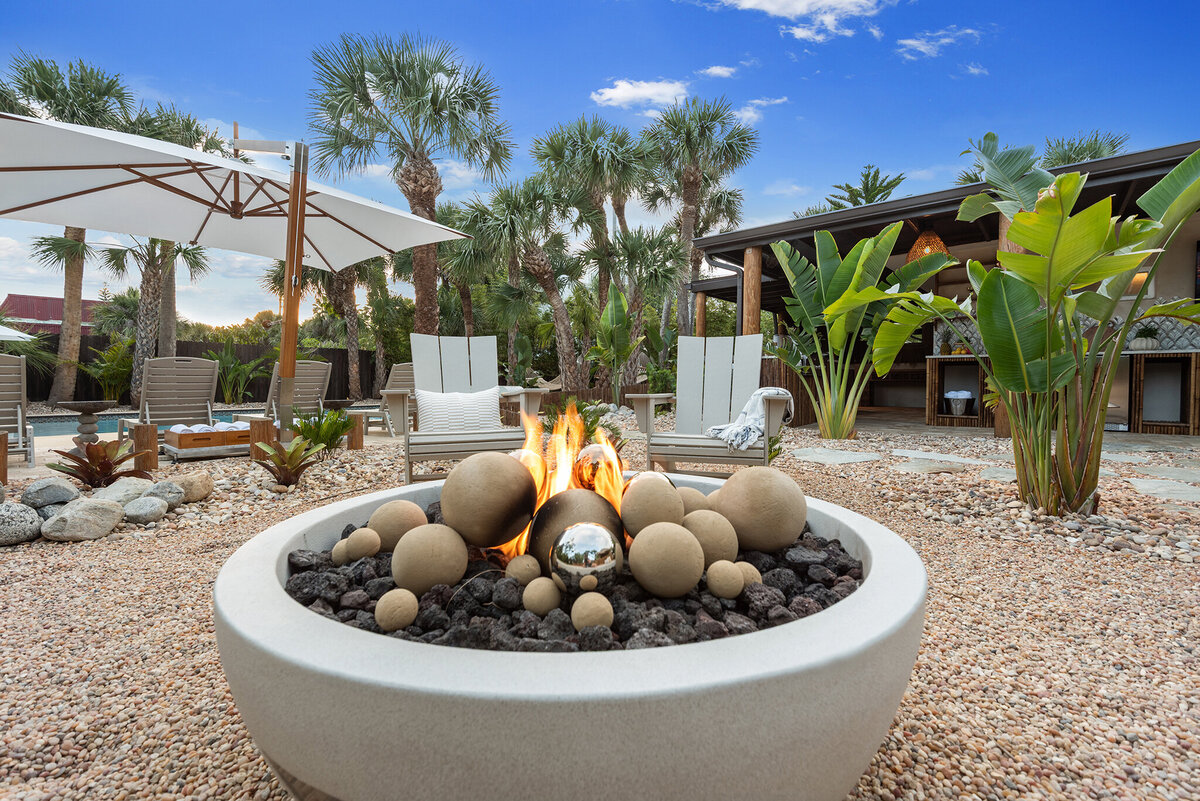 15-maldivian-vacation-home-cozy-fire-pit-nights