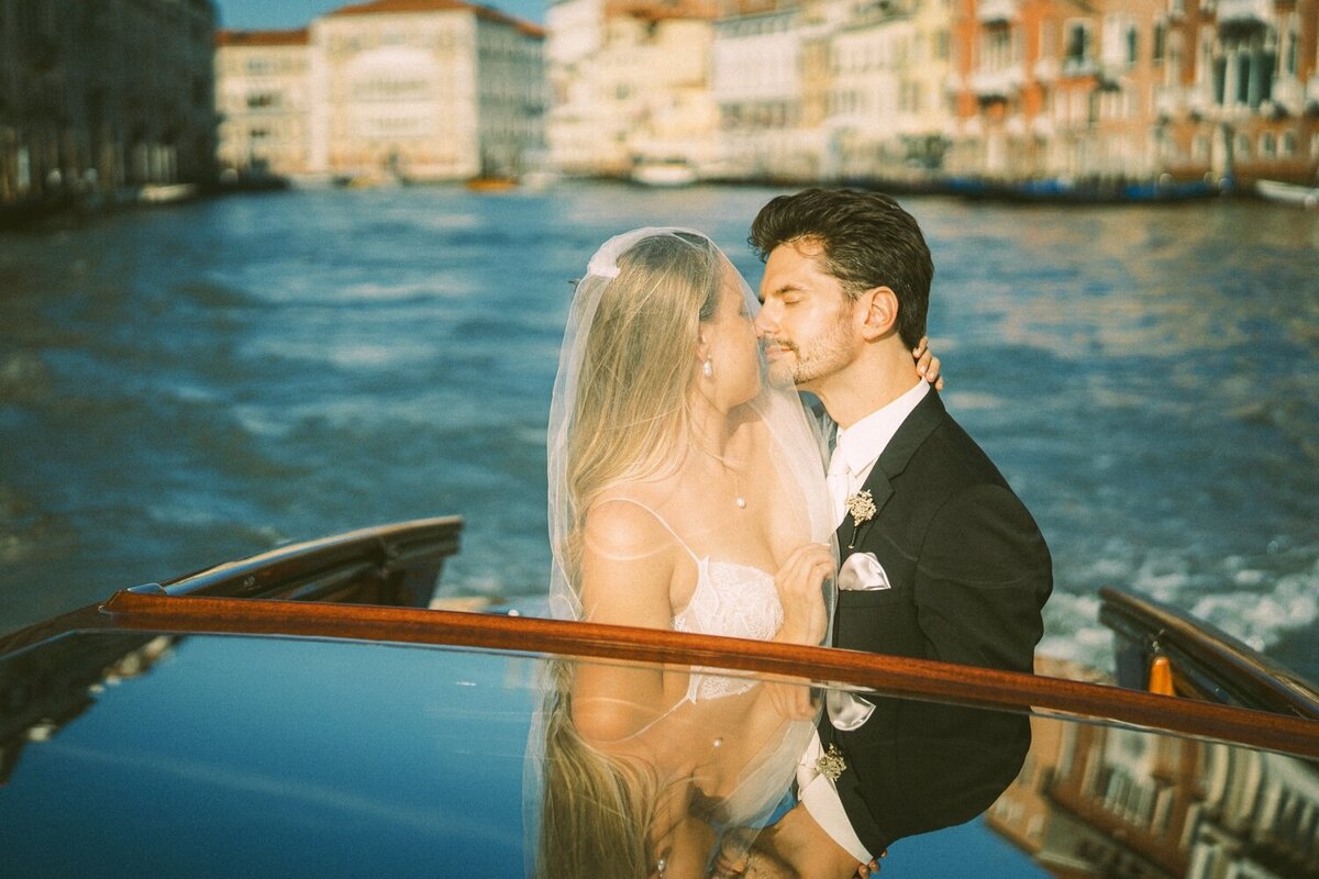 venice-elopement-photographer-editorial-film-35mm-wedding-fashion_0151