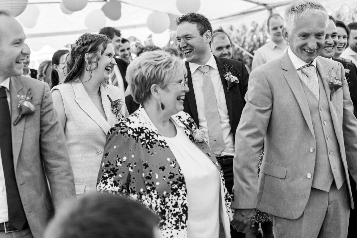 Trouwen in Twente, Twente, Westerhaar, Oost Nederland, liefde, echt, tijdloos, Bruiloft, trouwreportage, bruidsfotograaf, trouwfotograaf, rust, Twenterand, De fotograaf van Twente, Schipper, Juliantien, Juliantien fotografie