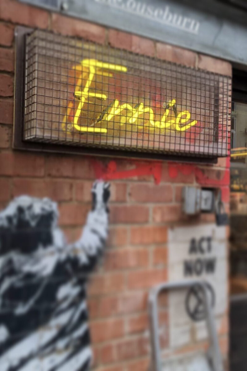 ellis-signs-glass-neon-ernie-ouseburn