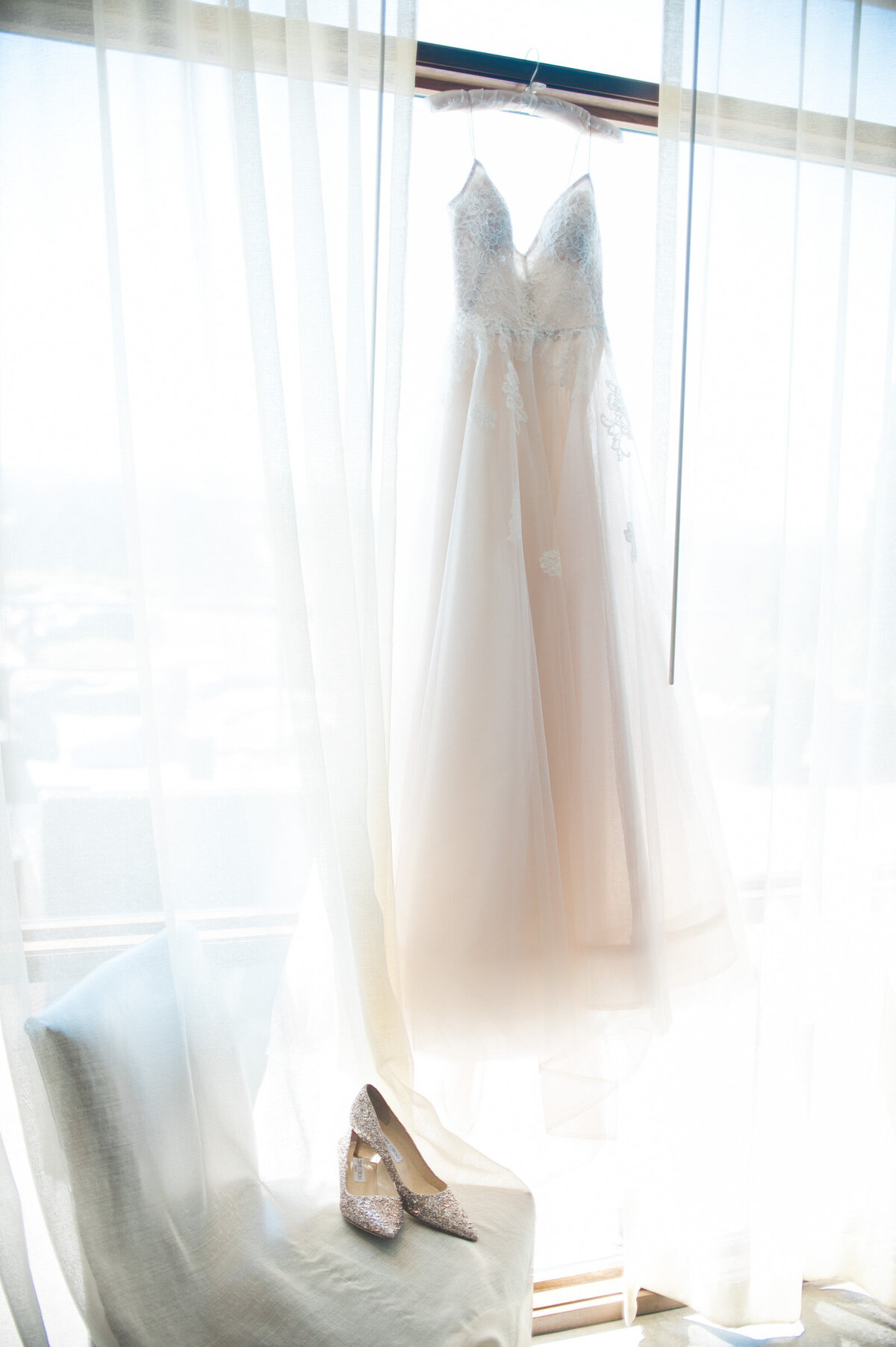 haning monique lhuillier wedding gown at ponzi vineyard