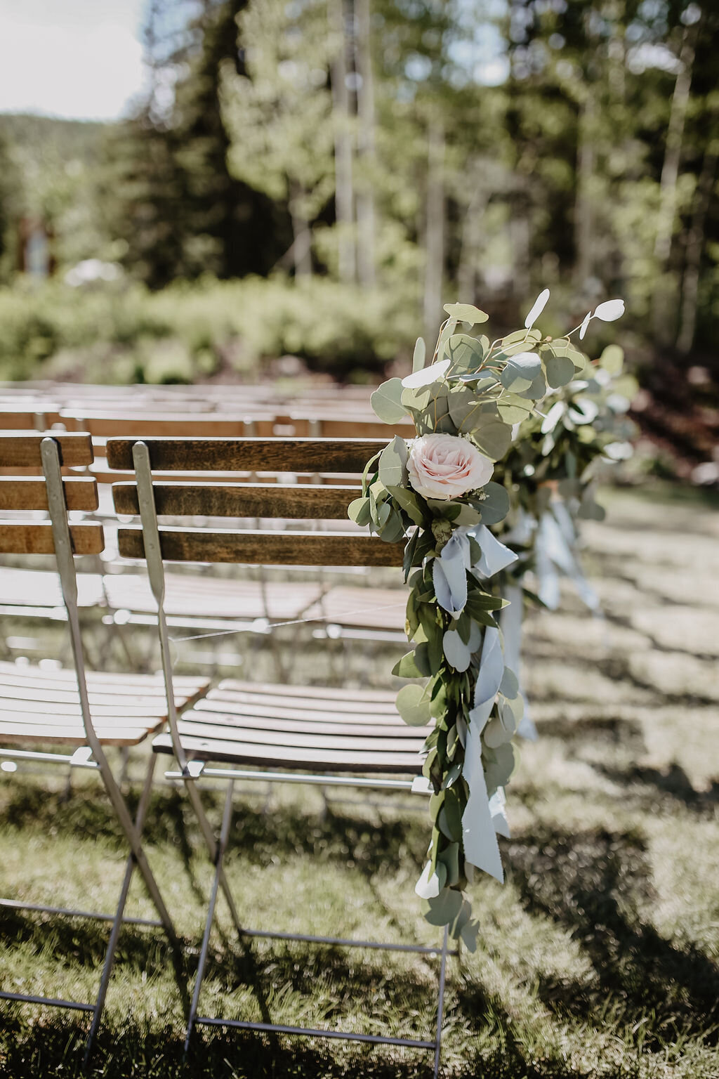 wedding-aisle-chair-flowers