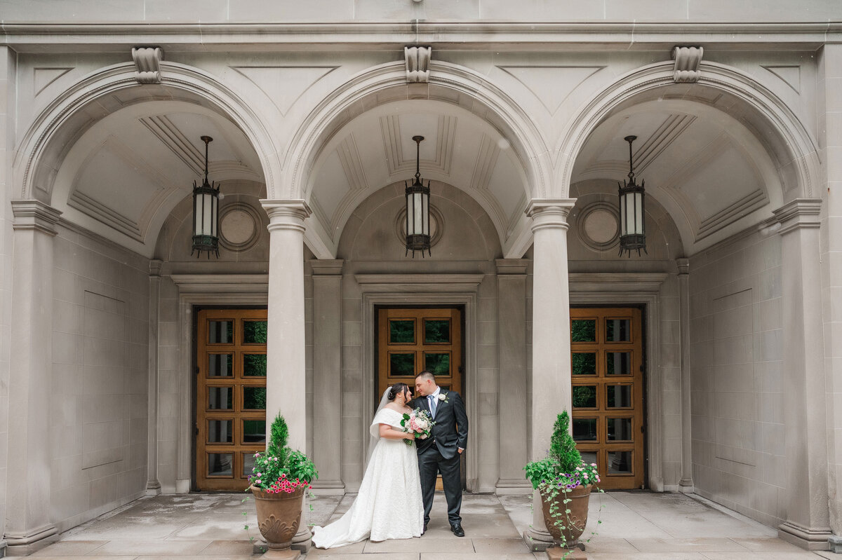 wedding picture in front of Frick Museum