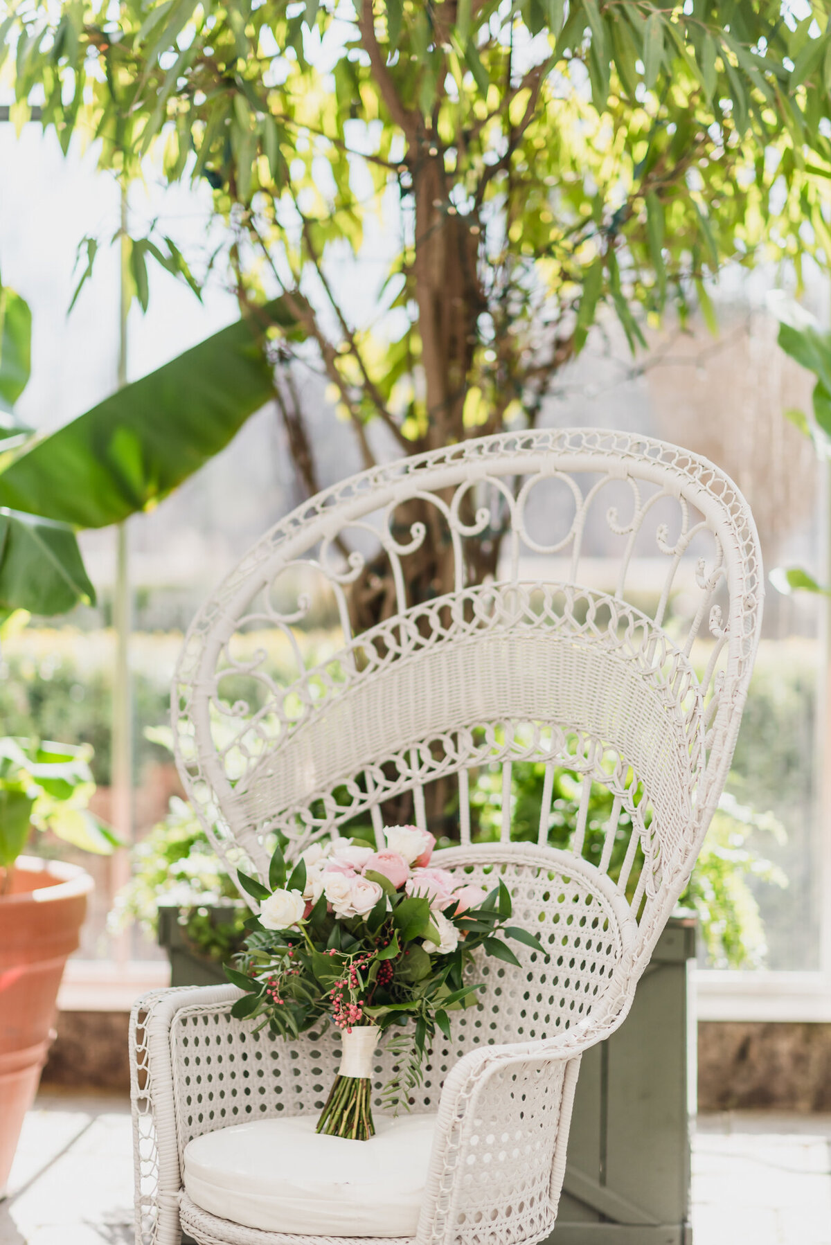 BLUSH AND BLACK SPRING PLANTERRA CONSERVATORY WEDDING IN WEST BLOOMFIELD, MICHIGAN PROVIDED BY KARI DAWSON, TOP-RATED DETROIT WEDING PHOTOGRAPHER, AND HER TEAM18