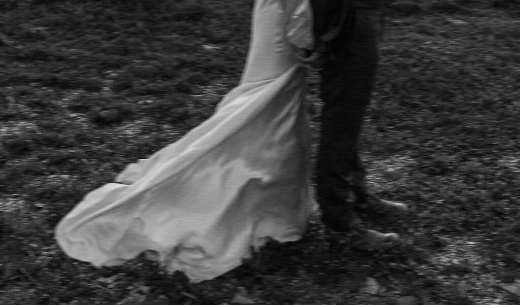 glaciernationalparksunriseelopement-glaciernationalparksunrisephotography-weddingdressflowinginthewind