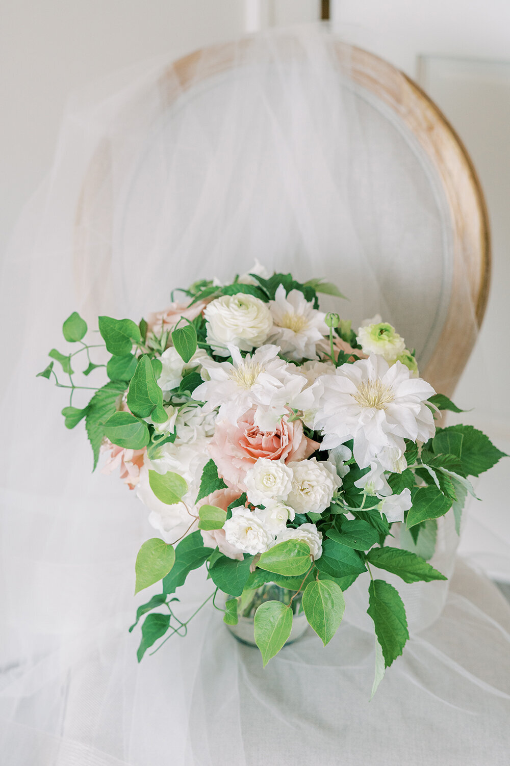 dc-luxury-wedding-photographer-bridal-bouquet