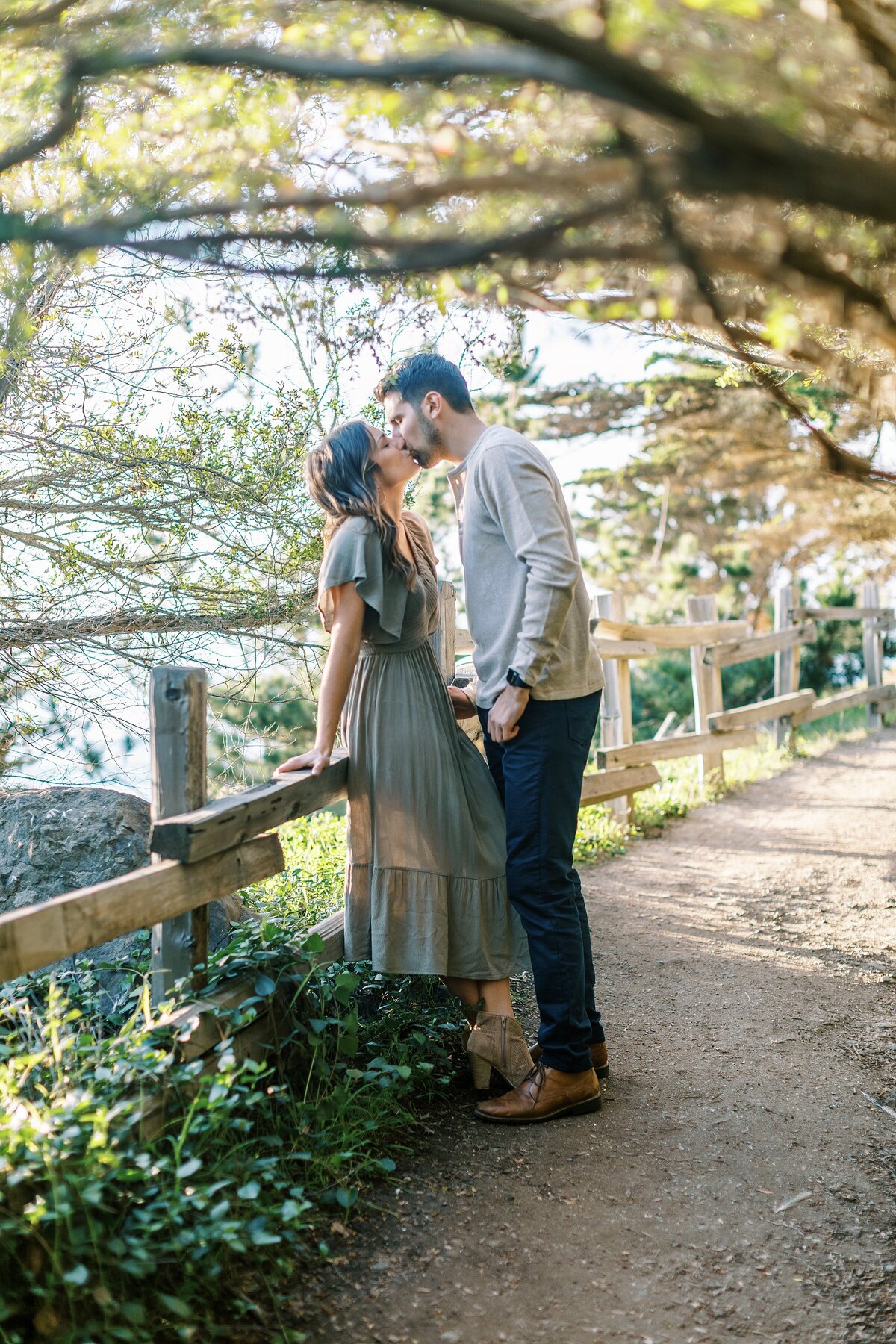 19-Moss-Beach-Trail-Engagement-Session