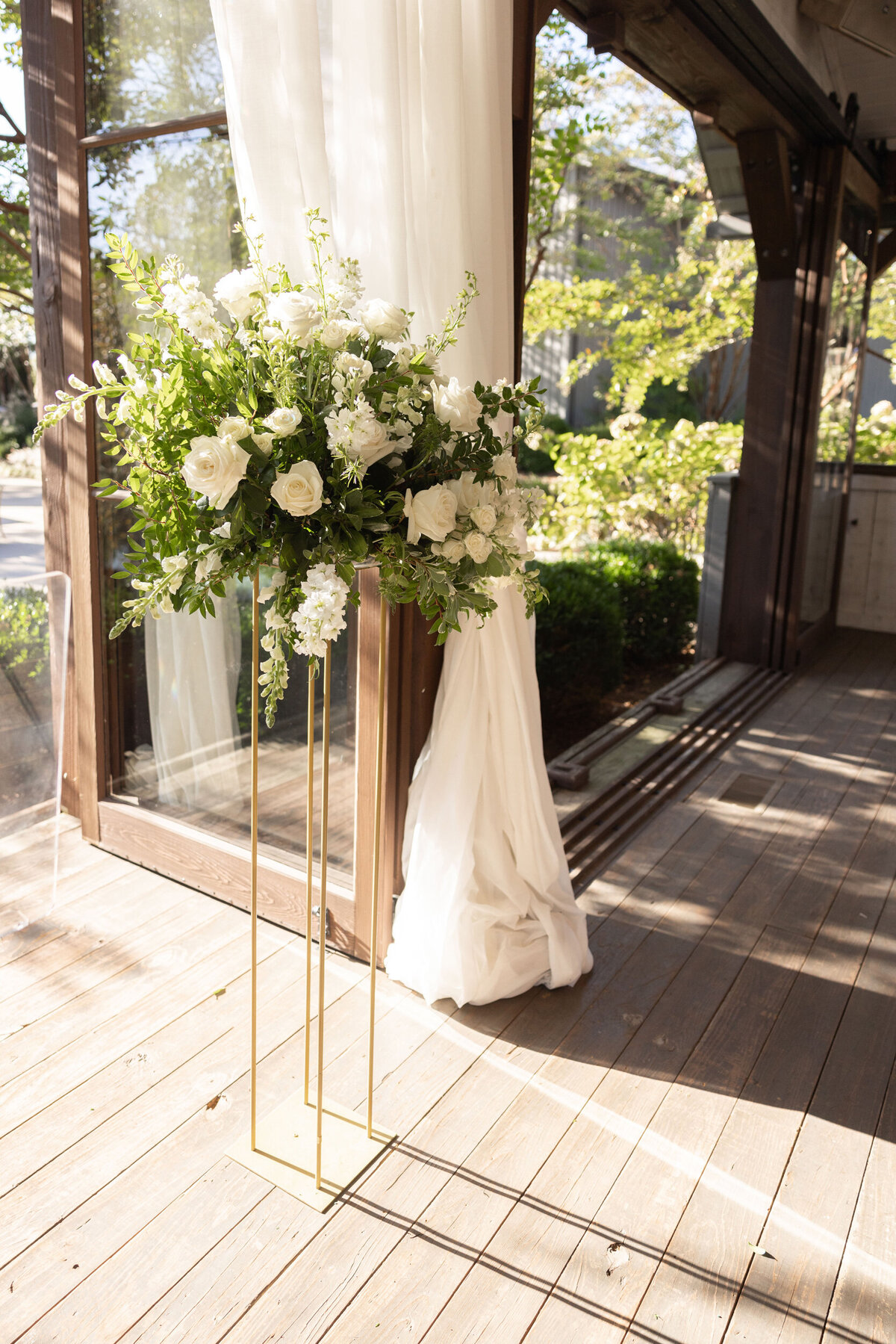 white-wedding-florals-25