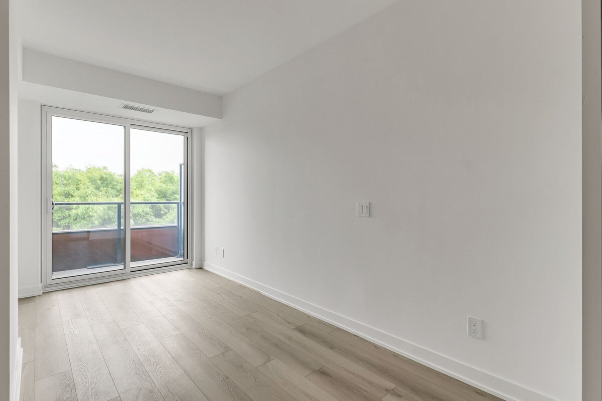 10-web-or-mls-8_001_Living Room