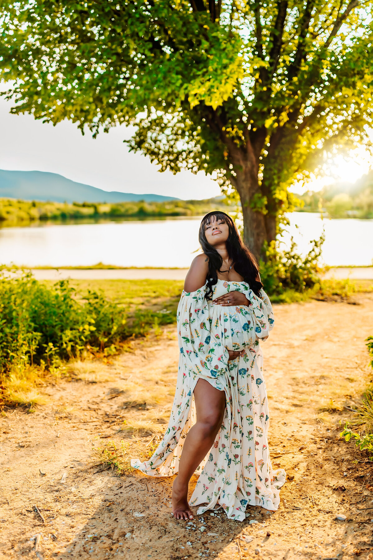 Affordable maternity session on the lake | Burleson, Texas Family and Newborn Photographer