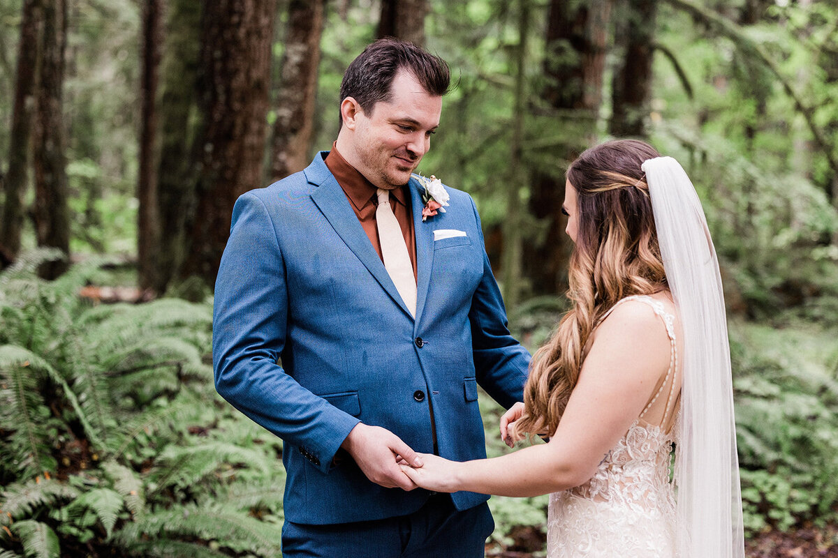 Rainy-Mount-Rainier-National-Park-Intimate-Wedding-46