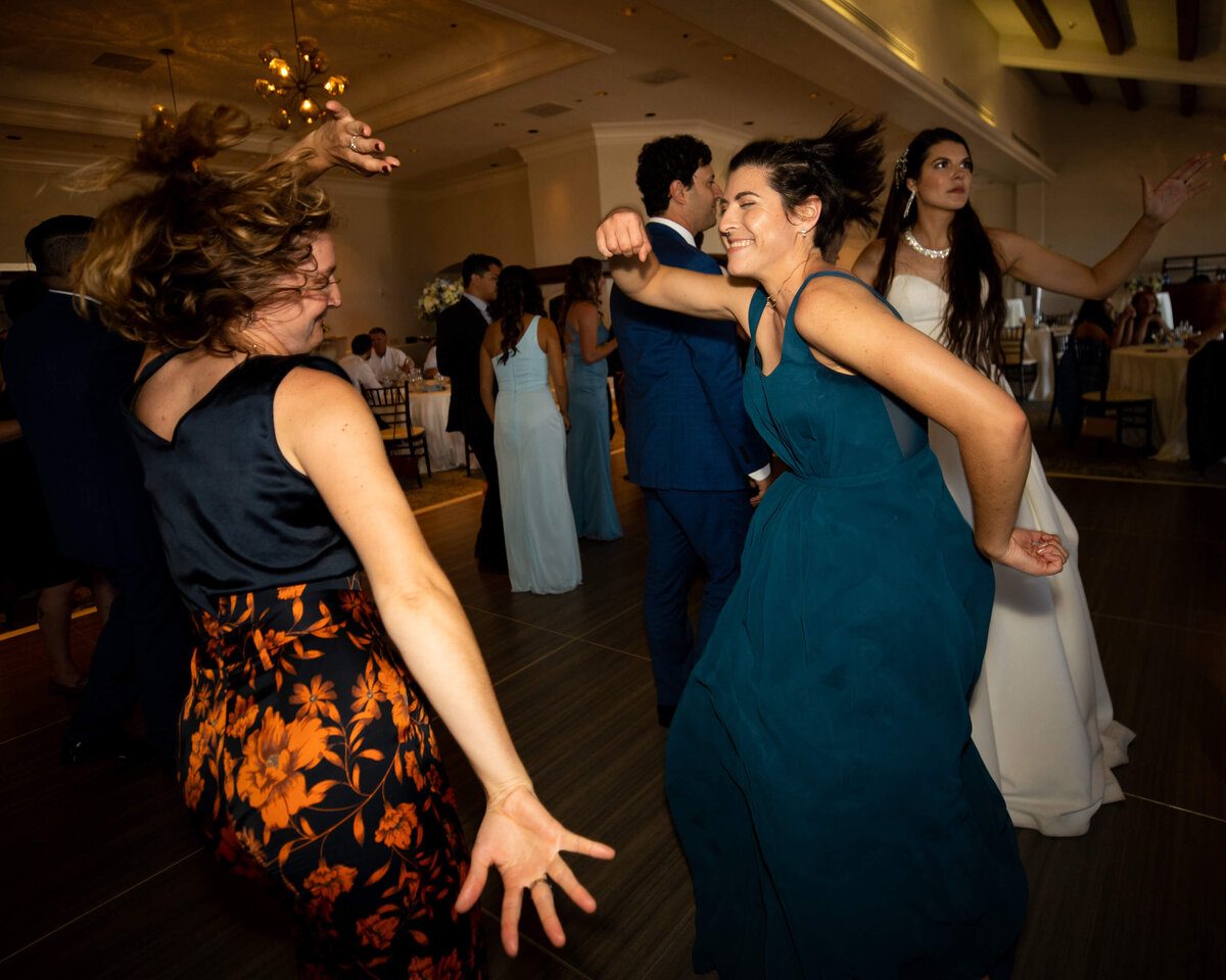 hilton-santa-barbara-wedding-reception-dancing