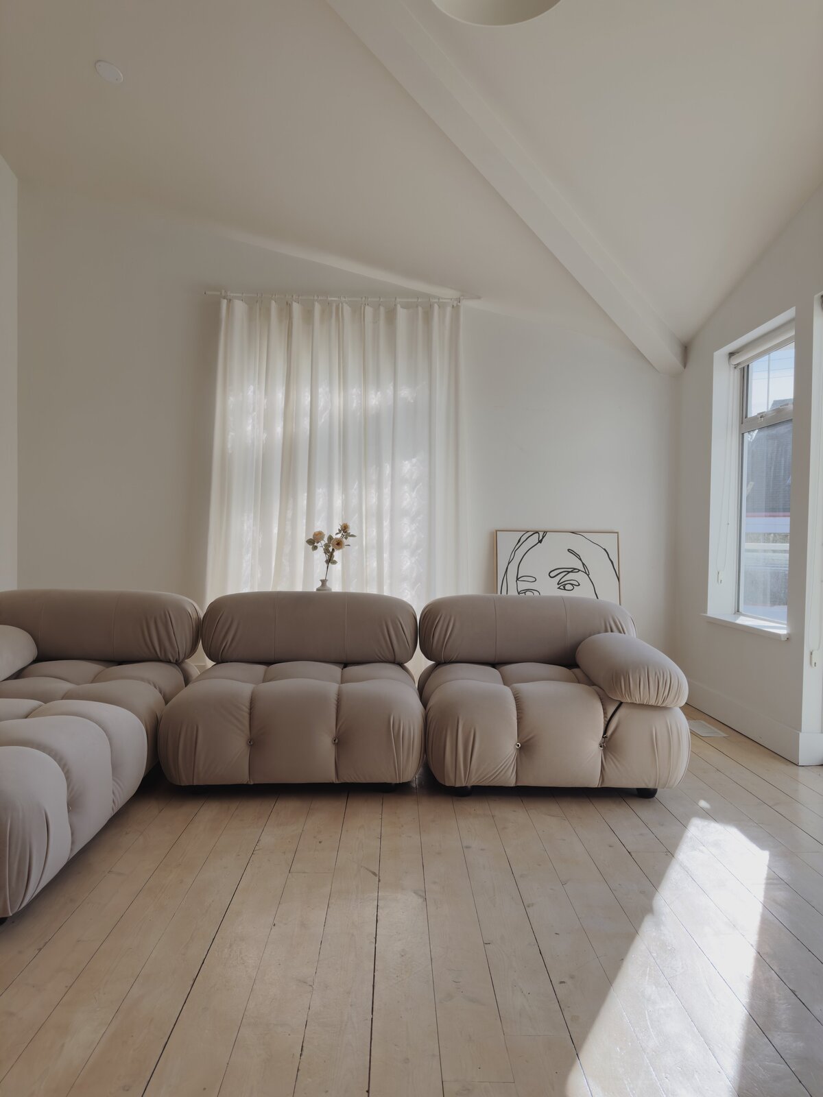 A creative studio space for photoshoots, photographers, content creators, and brands in South Surrey White Rock Vancouver area