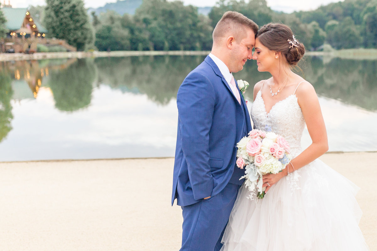 3I5A7158daniellefilmandphotothegatheringplaceatdarlingtonlakeweddingphotographerpennsylvania2019