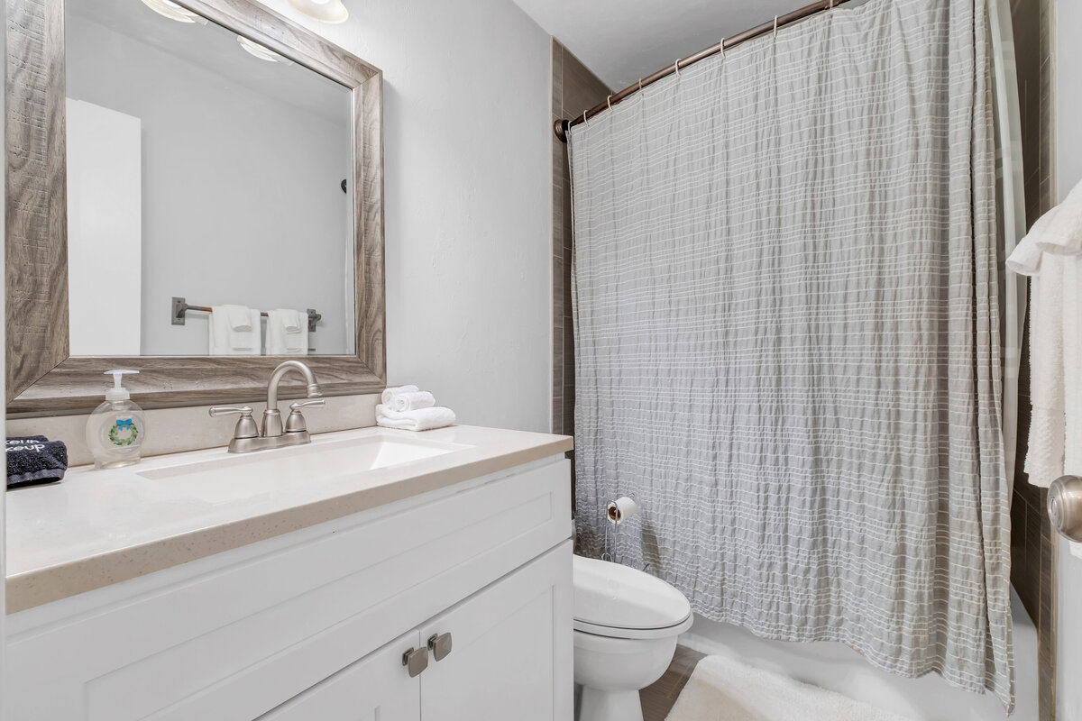 Bathroom 1 (1)