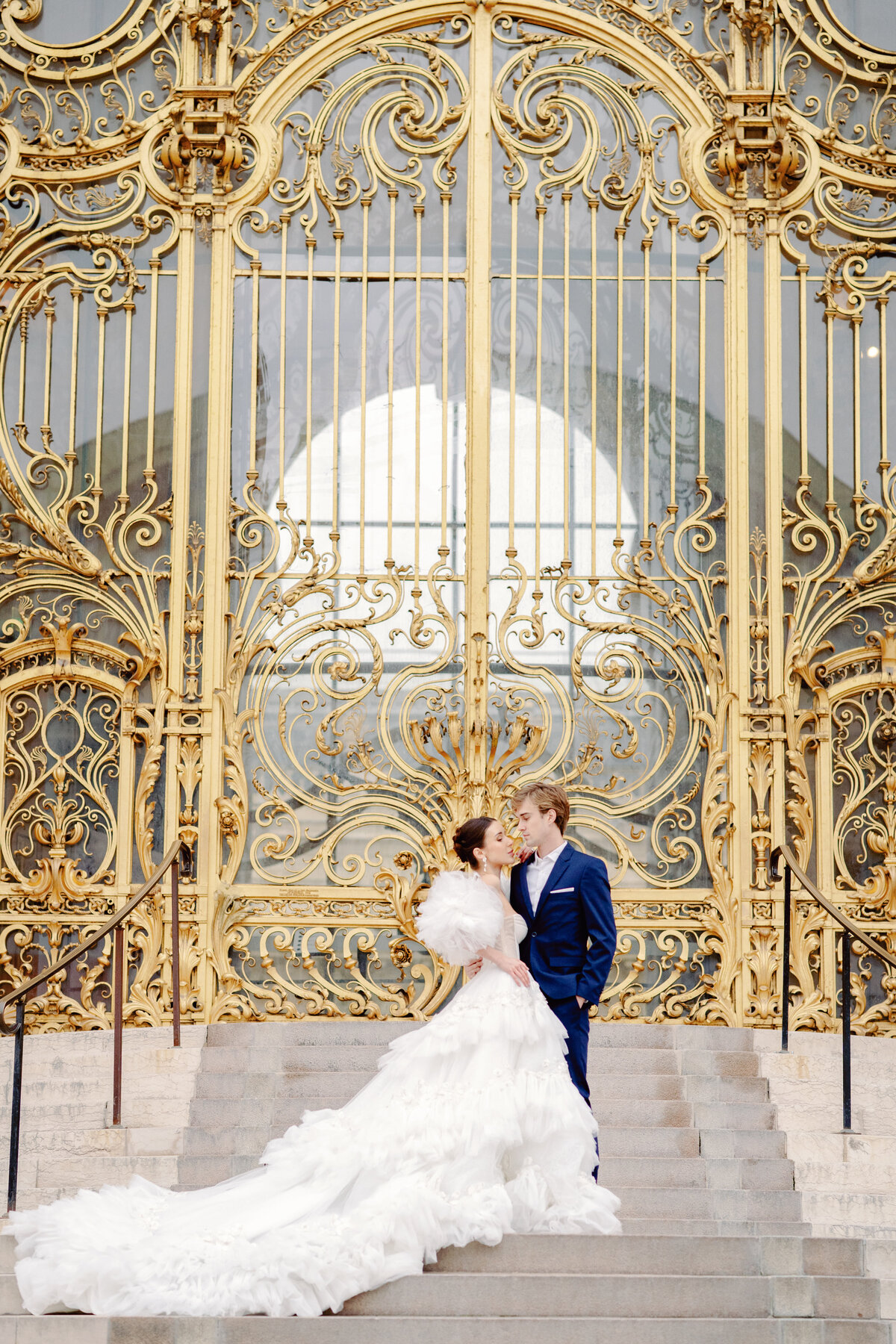 Bridal session in Paris photographed by Paris wedding photographer