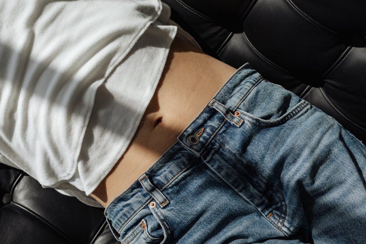 kaboompics_body-parts-belly-belly-button-waist-woman-hips-25853
