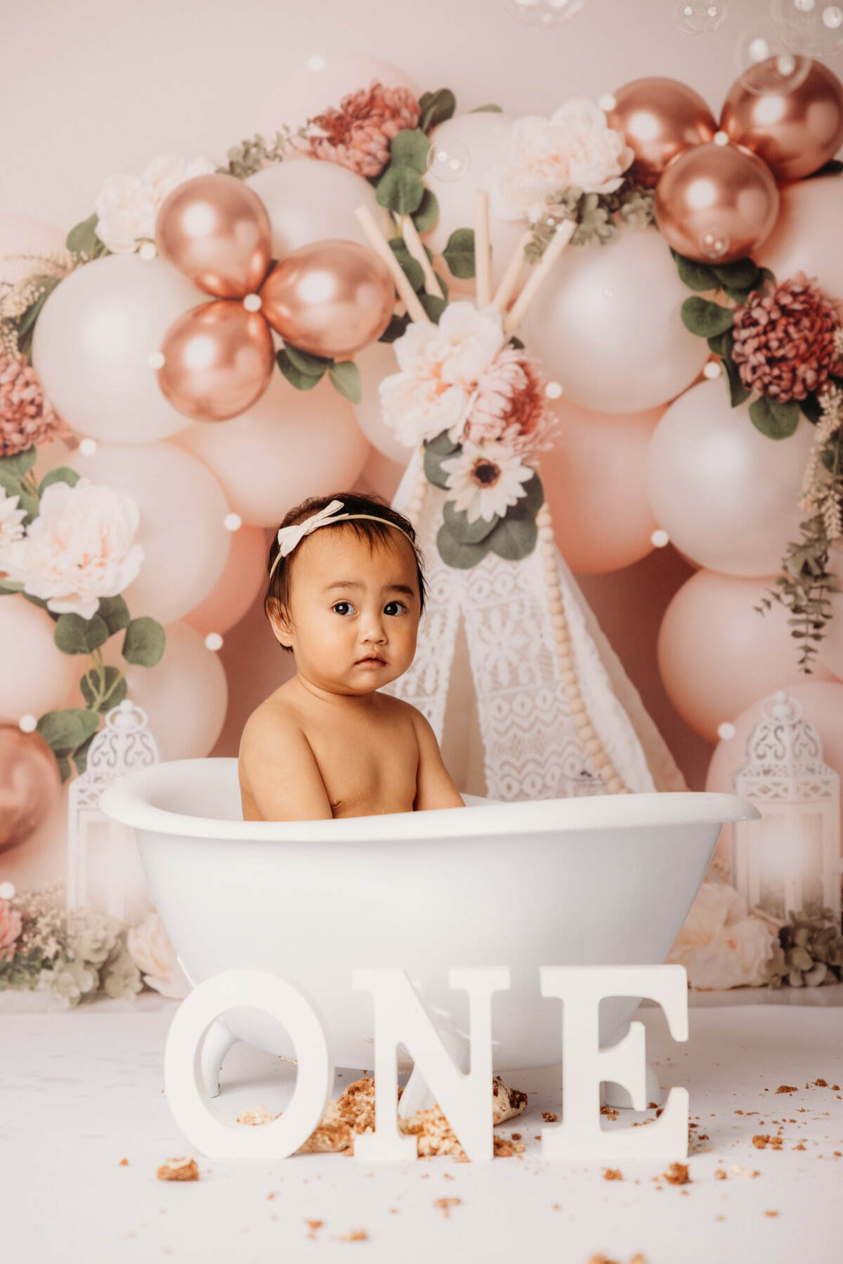 Ammika in the bath after her cakesmash with michelle kelly photography in auckland