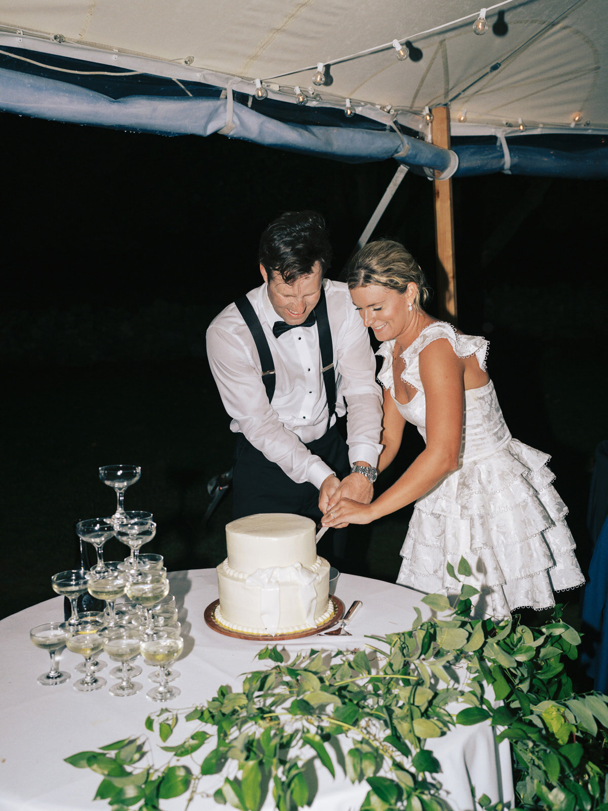 cake-cutting-at-stone-acres-farm-jen-strunk-events
