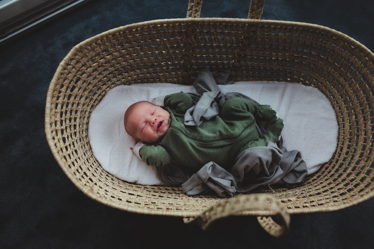 Lindsay-wilson-photography-in-home-newborn-37