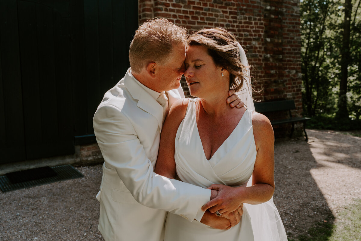 Trouwfotograaf in Zeeland. De leukste trouwlocaties in Zeeland vind je in deze blog. Door everatilroefotografie, trouwfotograaf in Middelburg,Zeeland