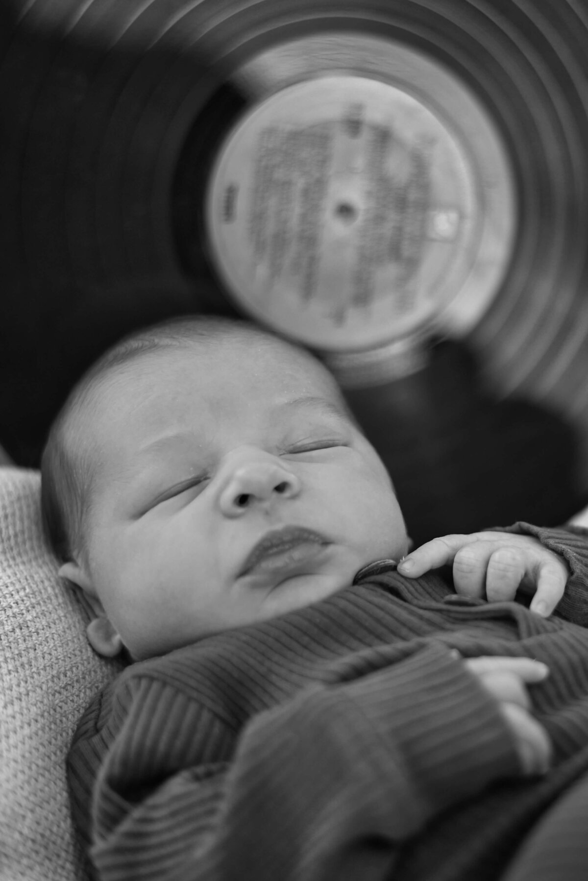 newborn-vinyl-monochrome