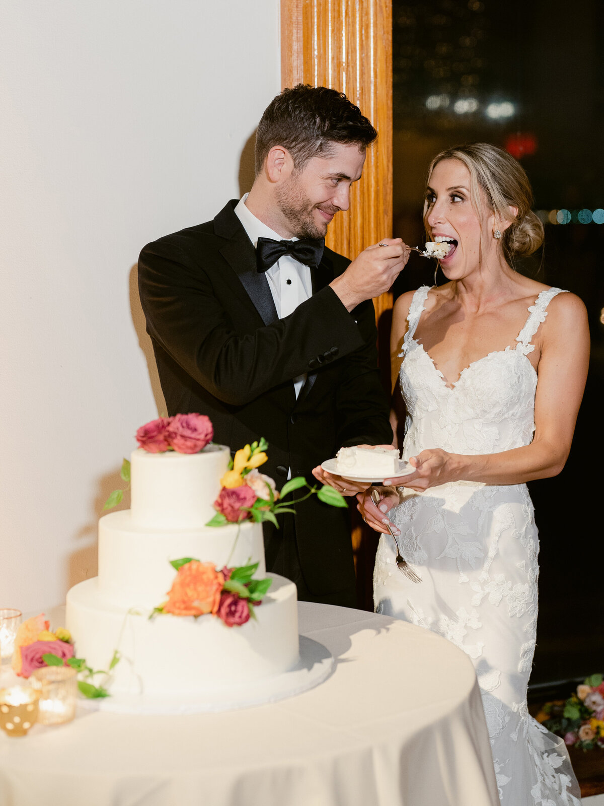 libertywarehouse-newyorkwedding-weddingwithaview-felixfeyginphotography-043