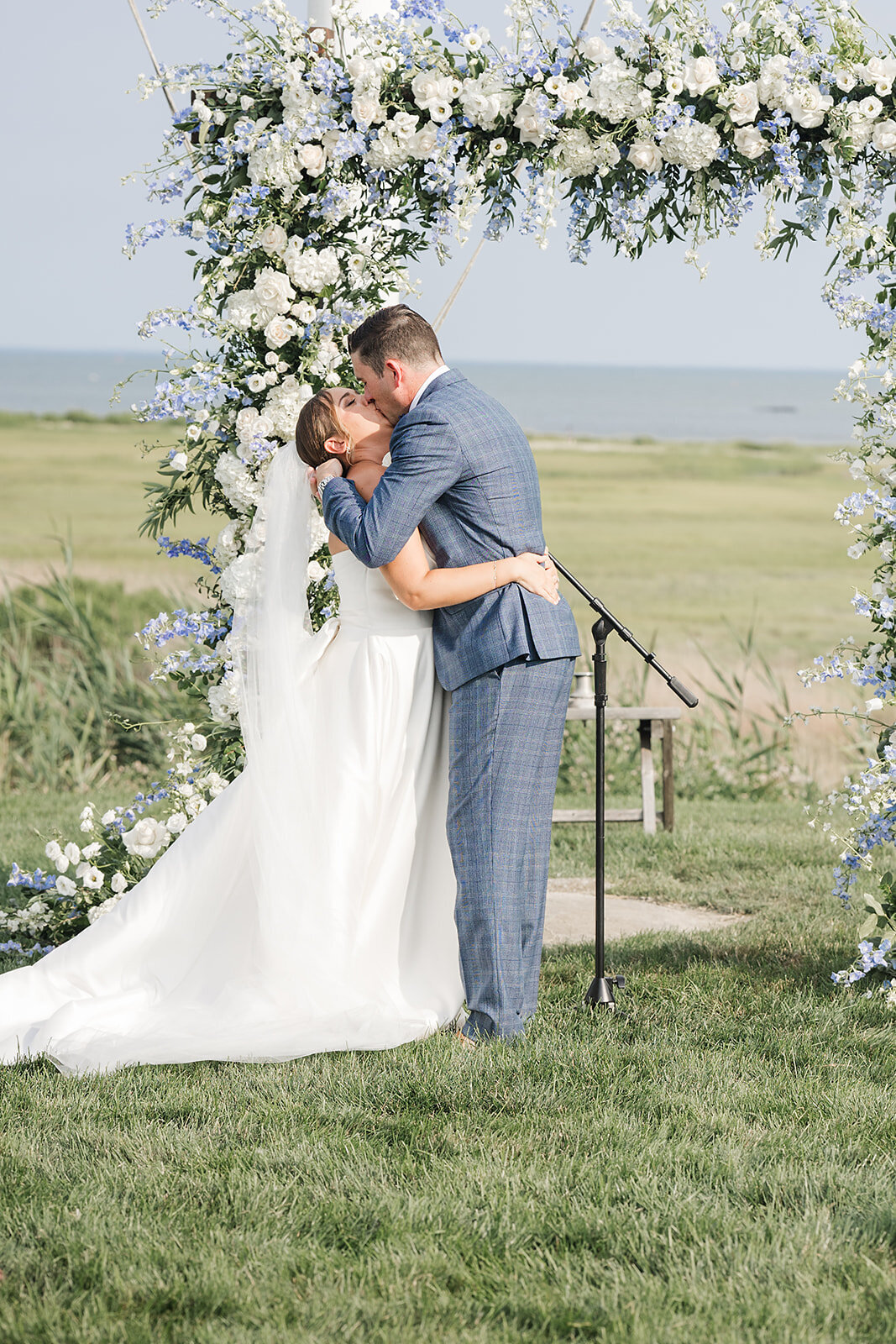 guilford-yacht-club-first-kiss-jen-strunk-events