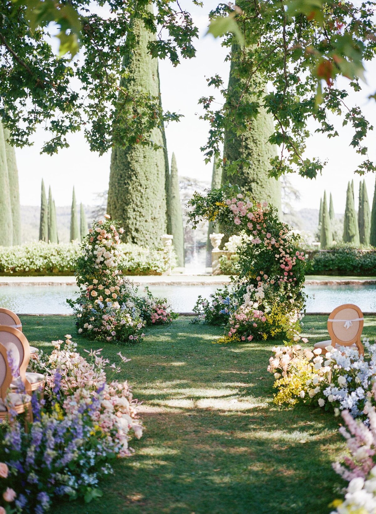 Romantic-wedding-ceremony-arch