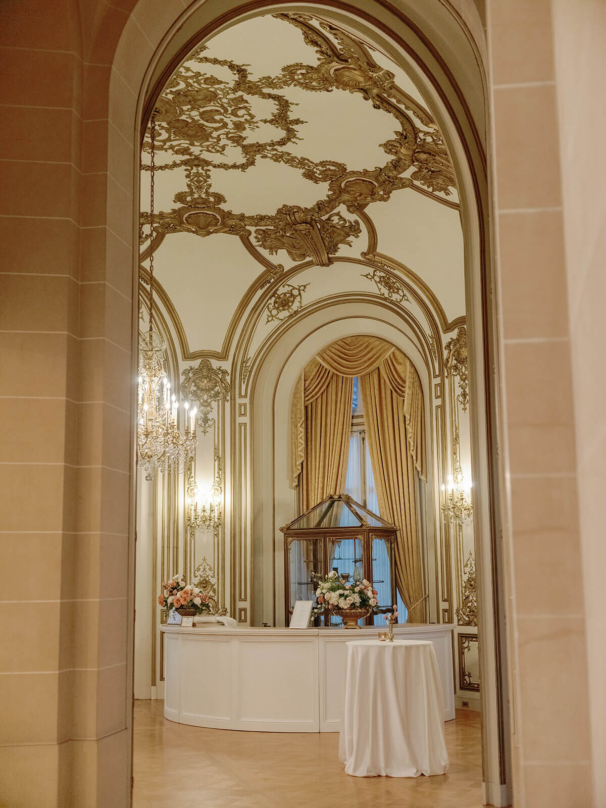 jane-steven-springvale-floral-perry-belmont-house-wedding-reception-bar