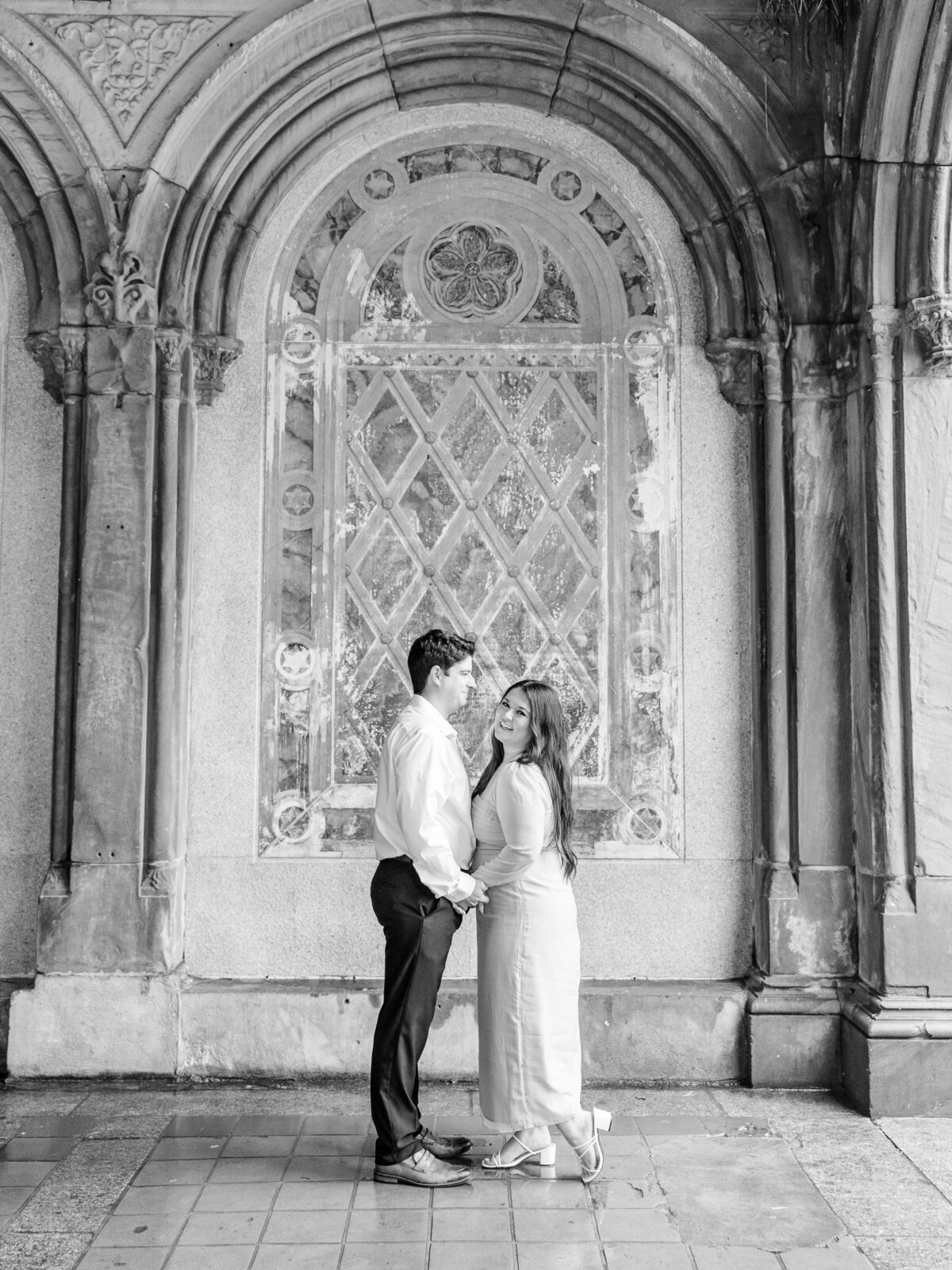 brittany-graf-photography-katie-mattingly-new-york-central-park-public-library-engagement-session-11
