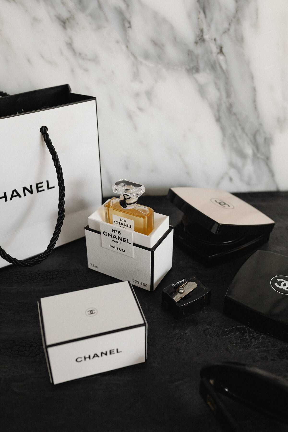 kaboompics_chic-essence-a-curated-collection-of-ugc-chanel-inspired-imagery-34907
