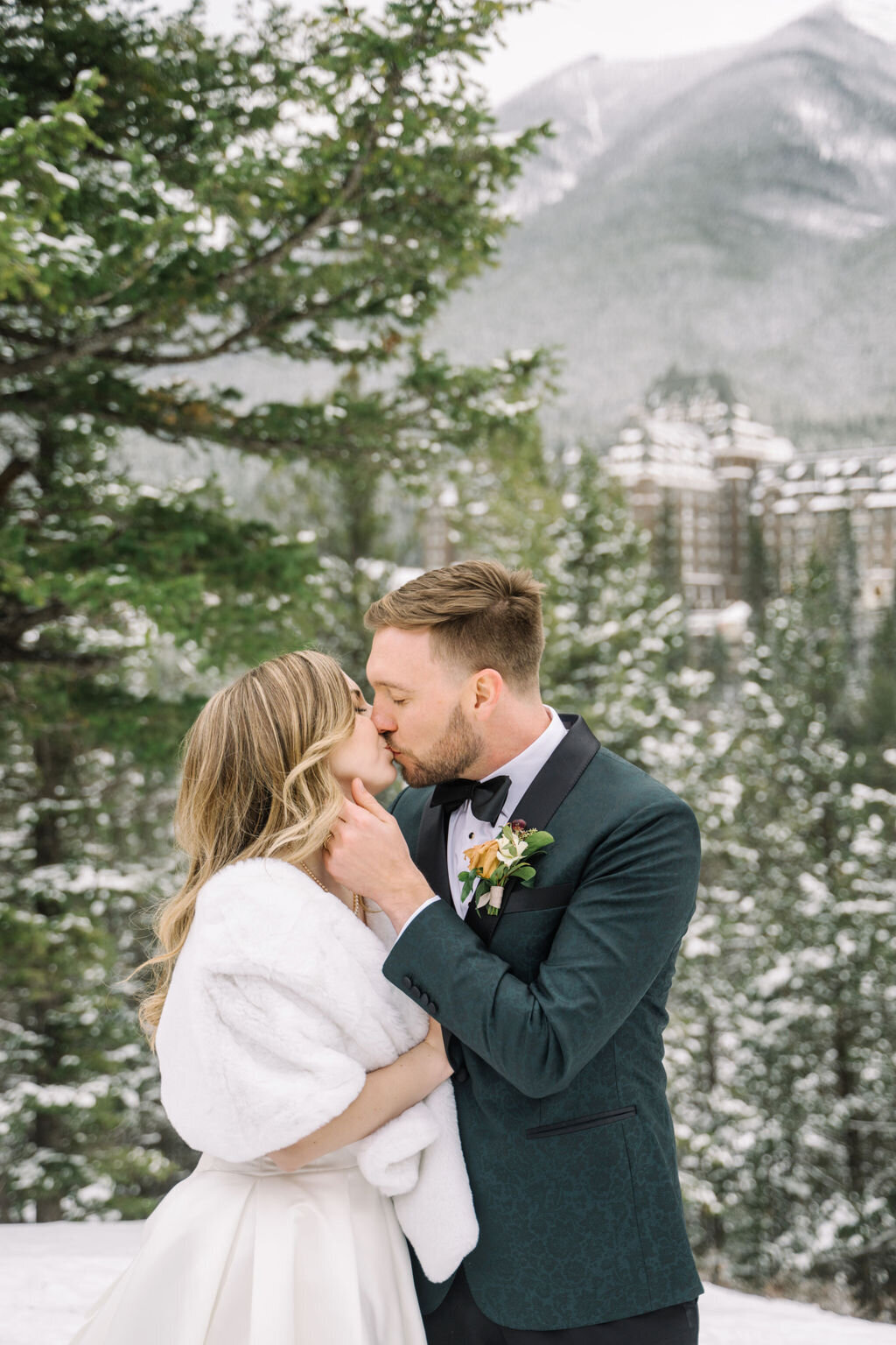 raven-alexandra-signature-weddings-calgary-banff-jasper-alberta-saskatoon-saskatchewan-luxury-wedding-planner-m-and-j-wedding-510