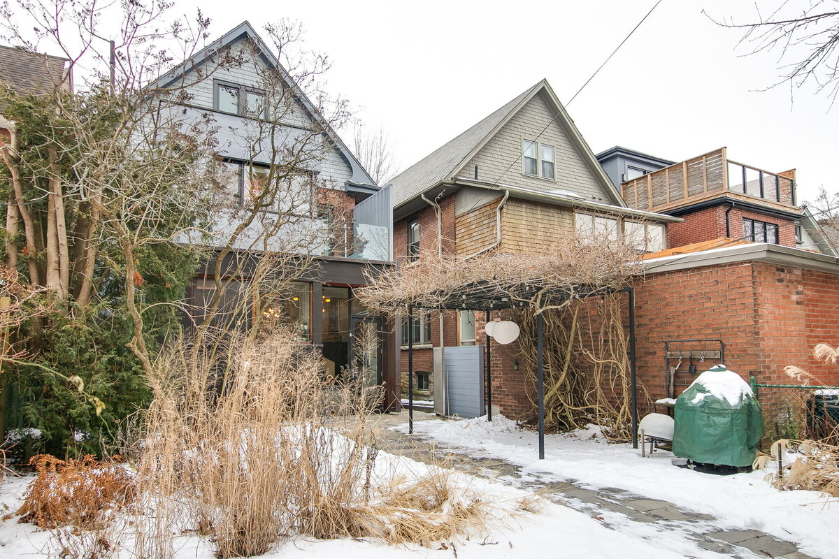64-web-or-mls-74_004_Backyard