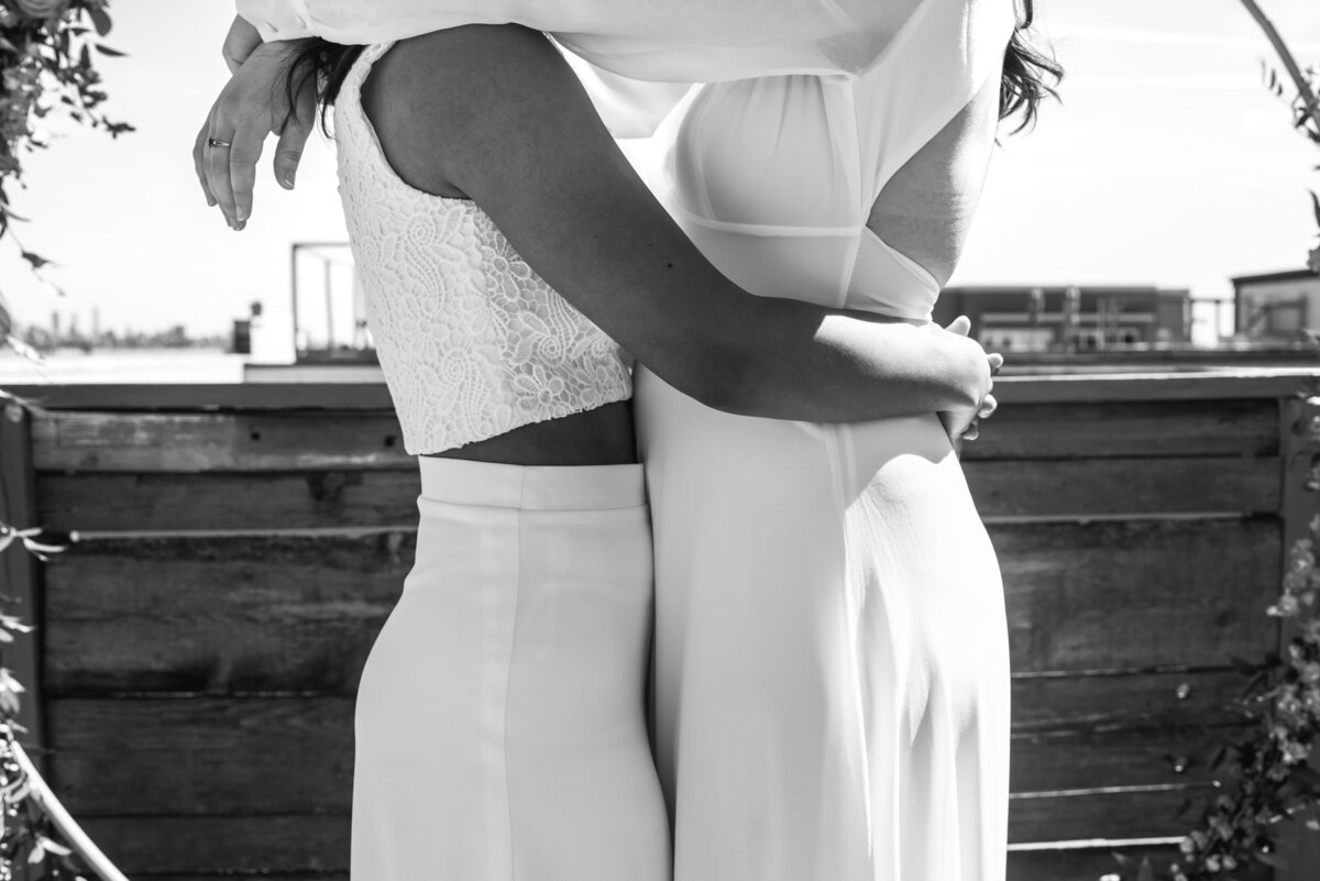 Mei Lin Barral Photography_queer-andersonville-rooftop-elopement-with-dog (30)