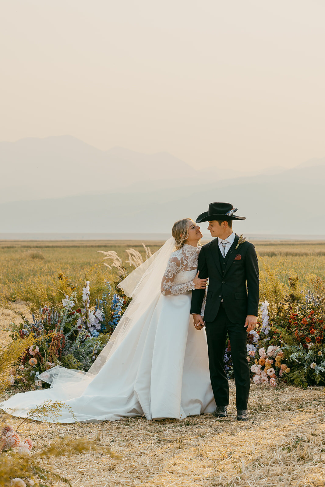 presley-gray-photo-Deerlodge-rustic-western-Montana-wedding-1305