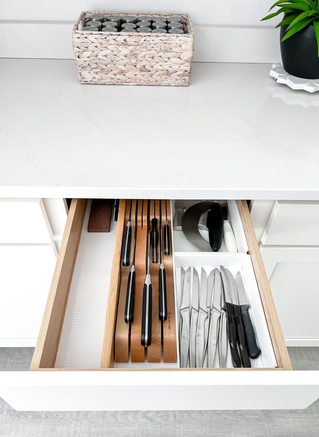 organized-kitchen-drawer-dividers (2)