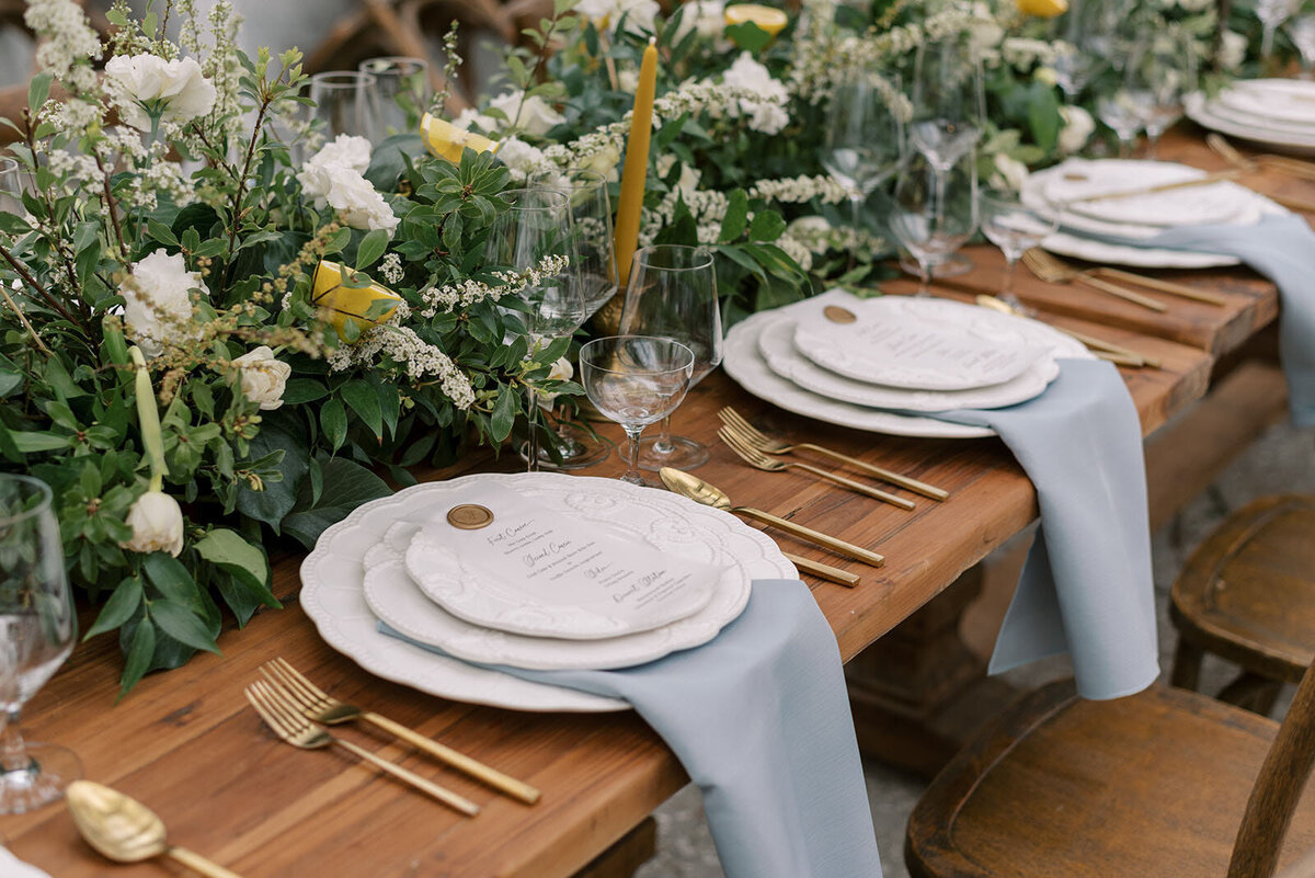 luxury white and blue wedding table settings