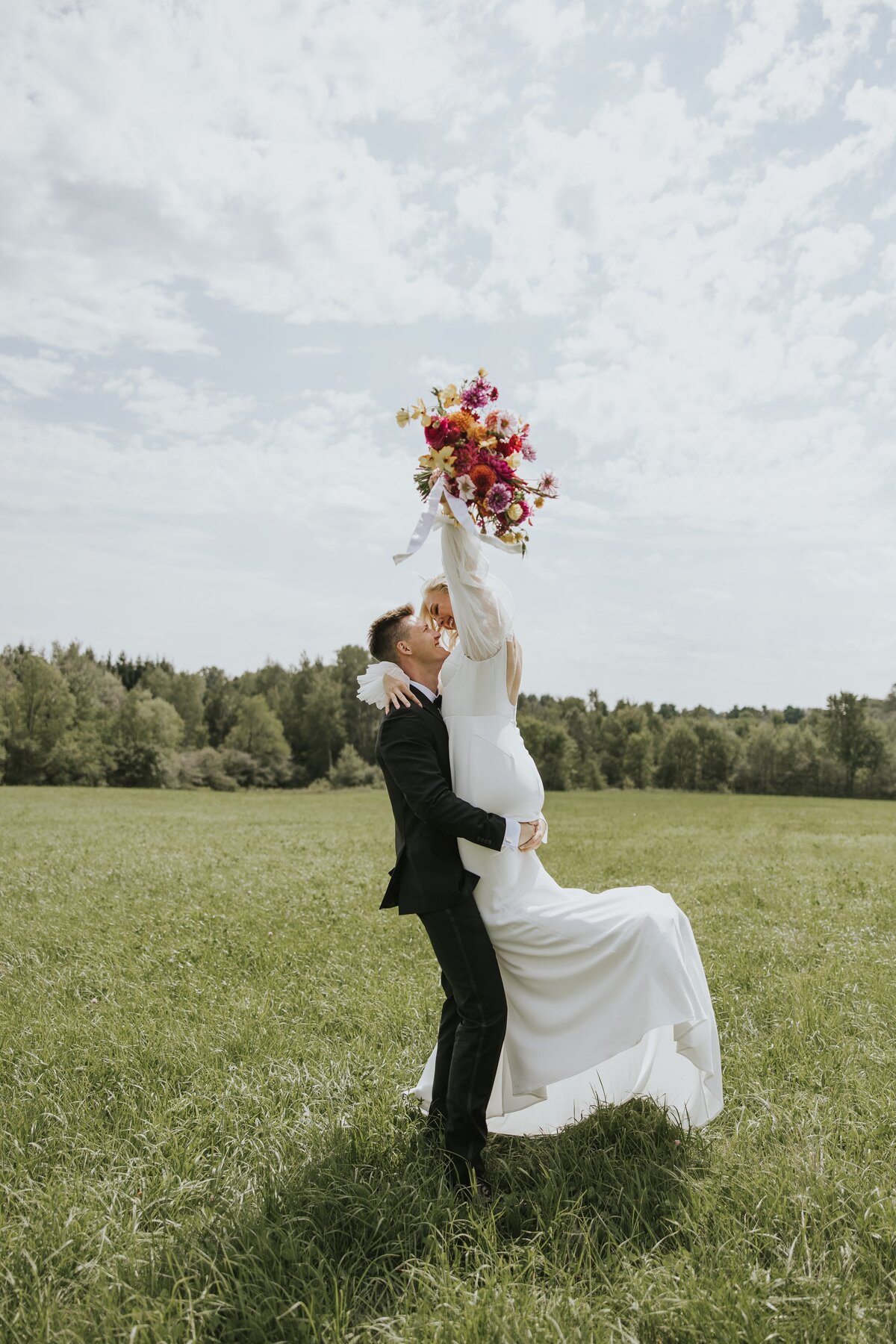 K+J Backyard Farm Wedding Colourful Flowers14