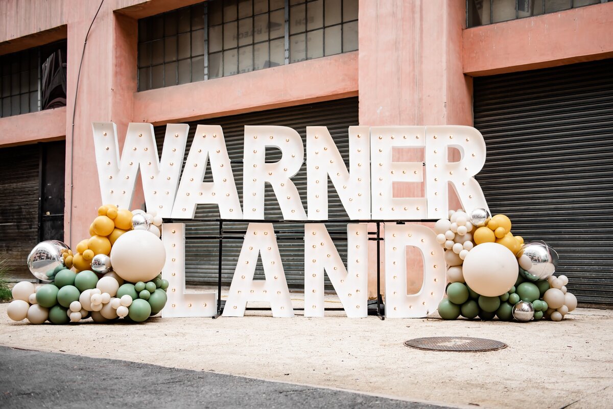 WarnerLand - 001