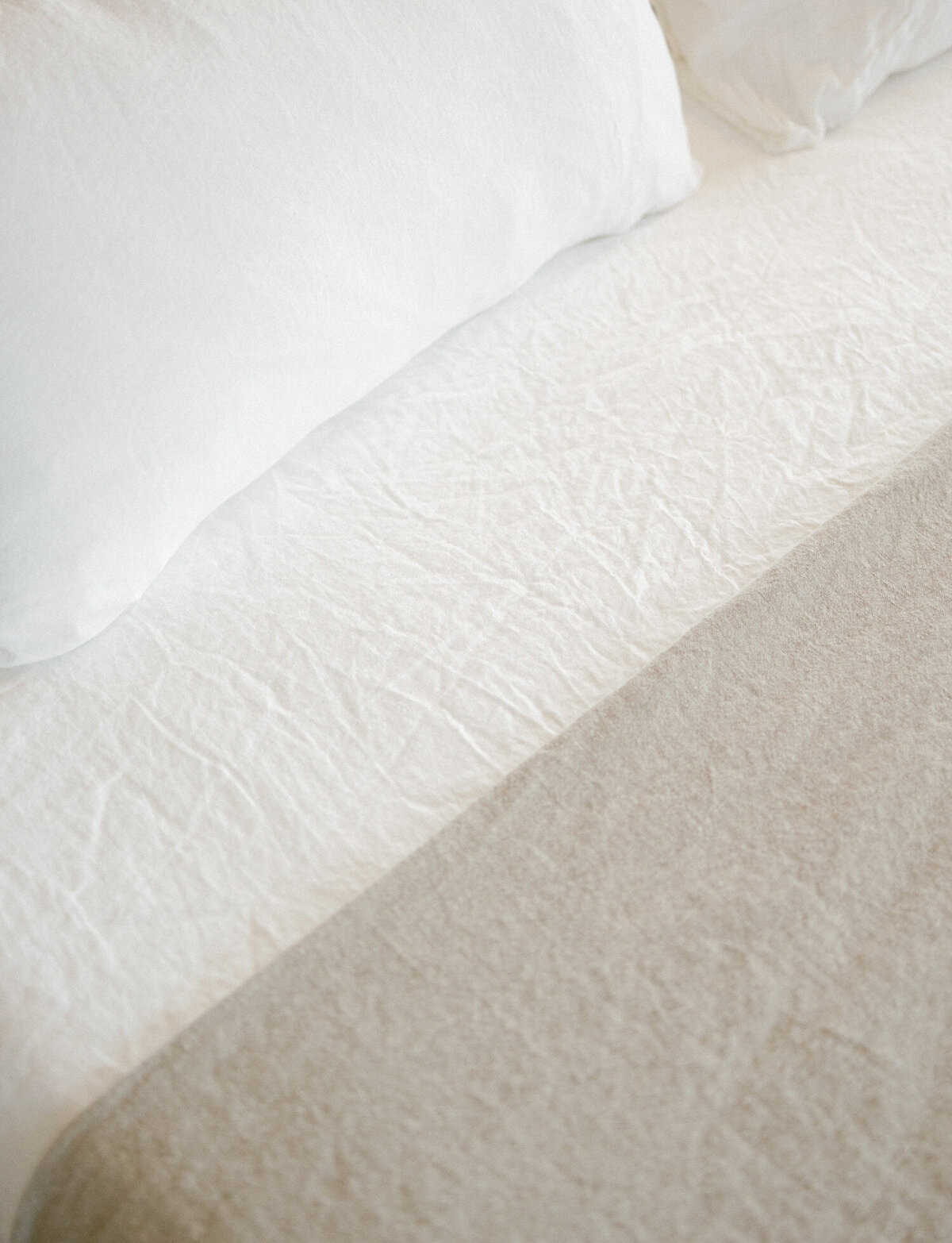 soft crisp linen in white, gray, grey, ALEO bed & breakfast, Detroit