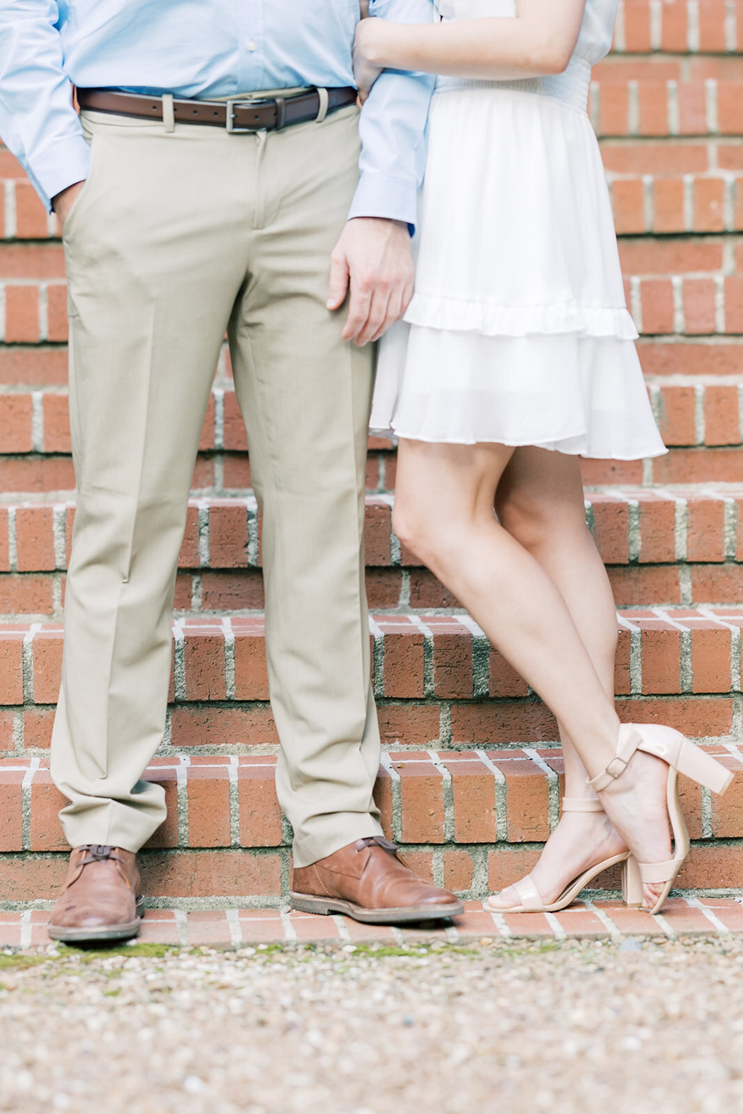engagement-photo-neutral-outfits