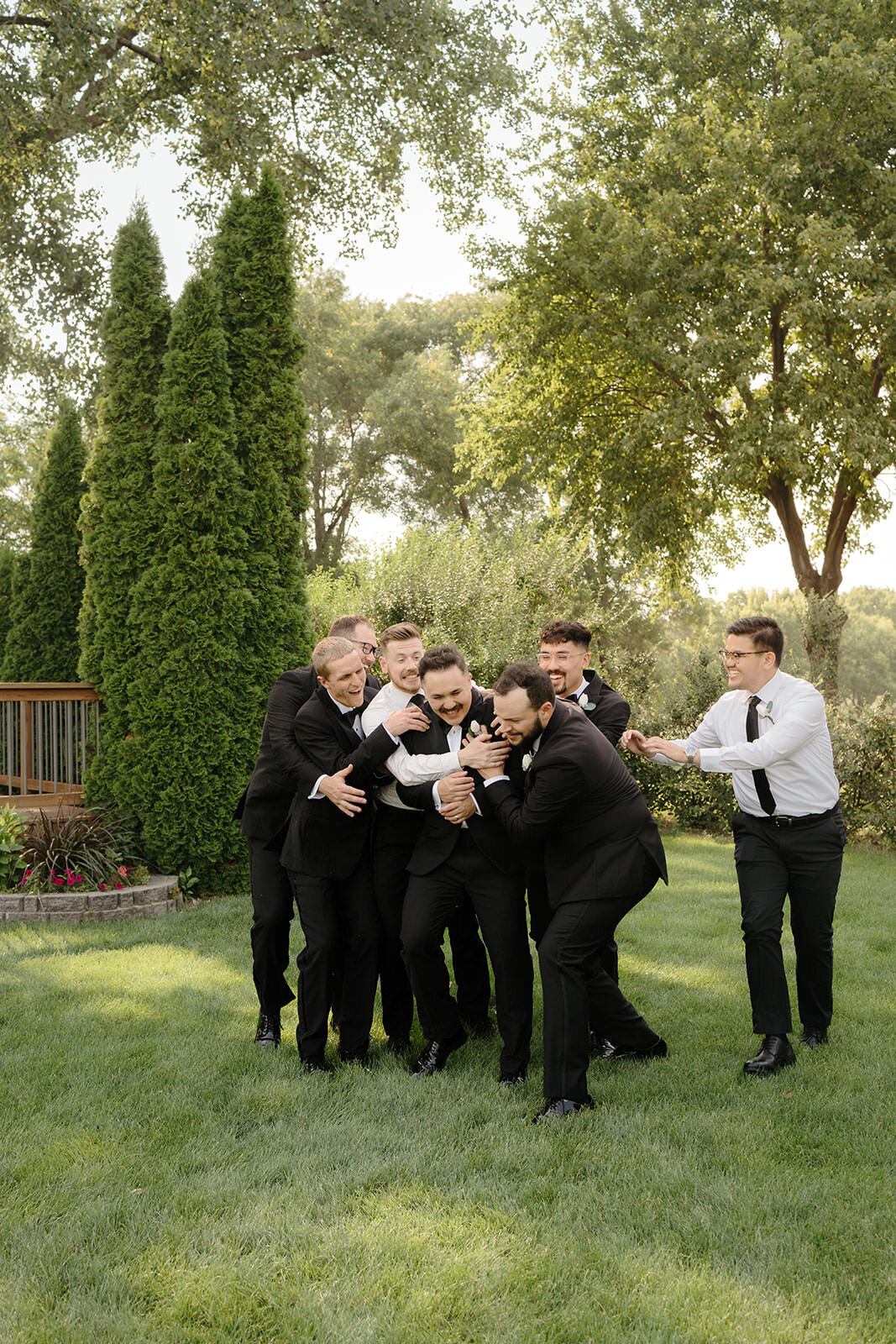 Rochester Eagles clubsummer wedding Rochester MN | Oduma photography -2-360