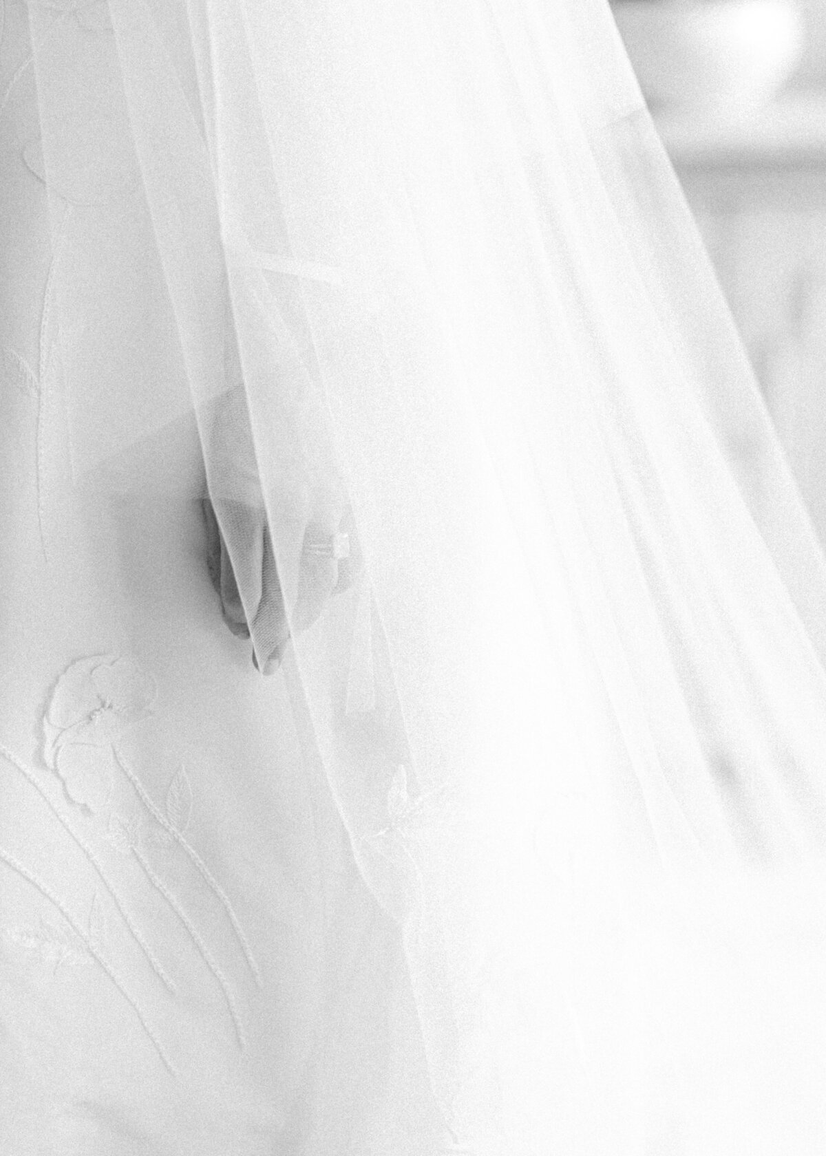Corrie-Wilf-Wedding-Yester-Estate-Chloe-Winstanley-Photography-400