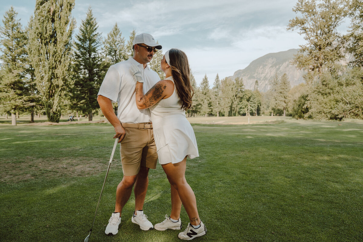Mount-Si-Golf-Course-Couples-Photos-30