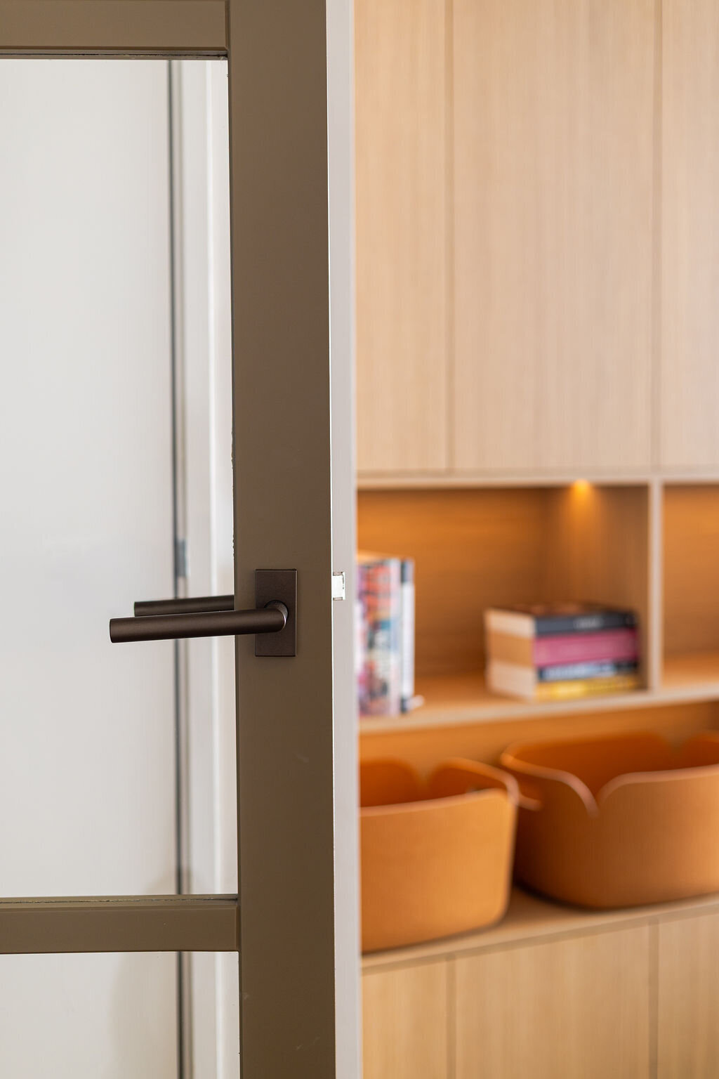 maatwerk kast met opbergmanden