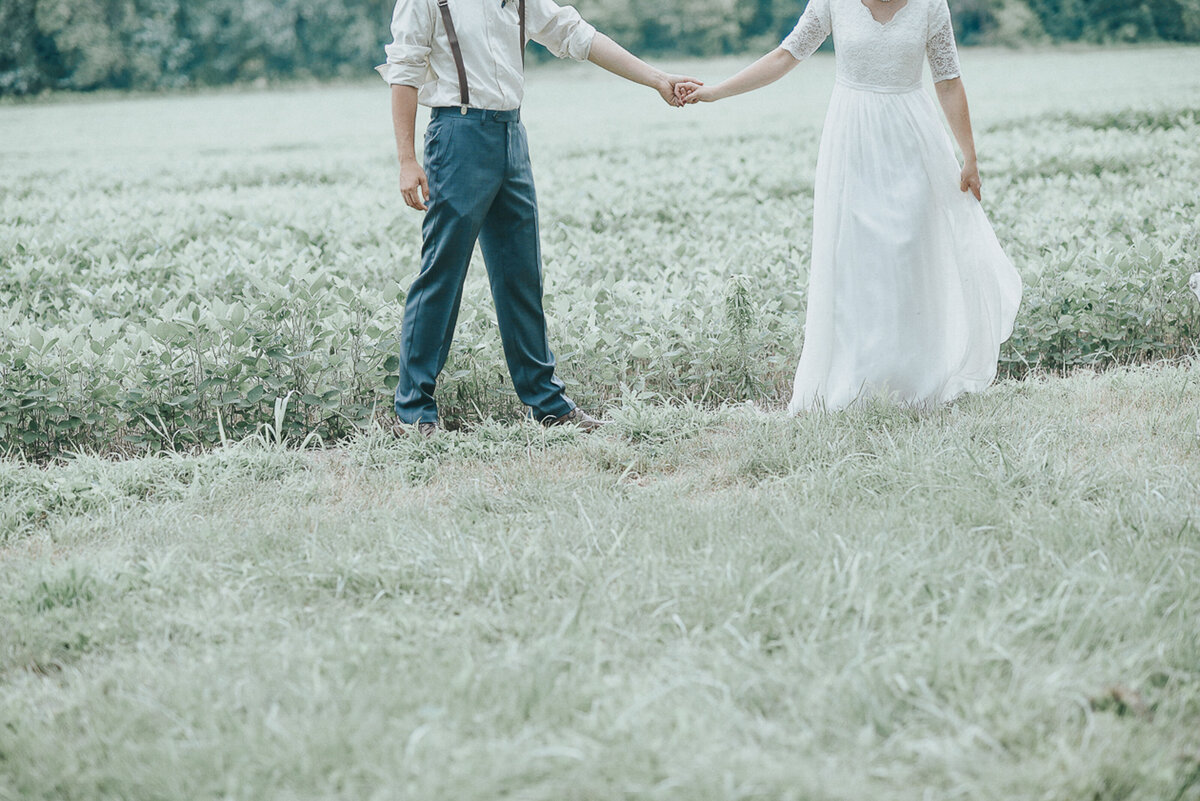 wedding photos | Iowa wedding photographer | Iowa Photographer | Playlife | Cedar Rapids | Iowa City | Kalona | Alaynna Ann Schwartz-22