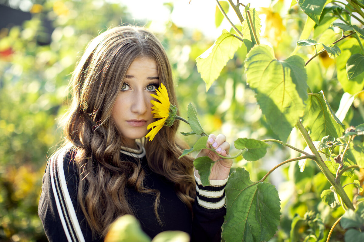 senior-sunflowers-session