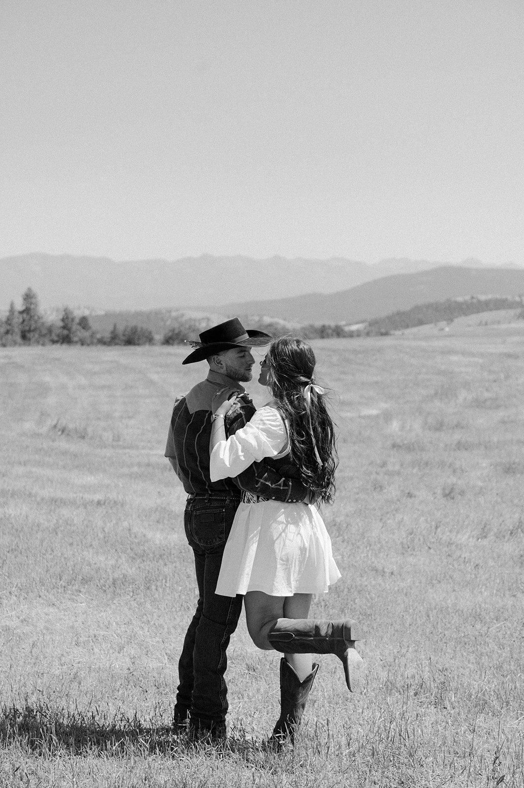 presley-gray-photo-haybale-forest-montana-elopement-7982-2