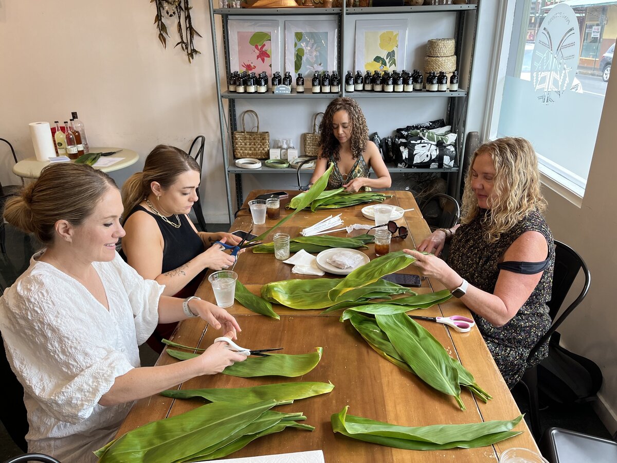 Media FAM_lei making class